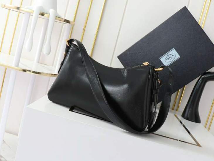 Picture of Prada Handbags _SKUfw182634712fw